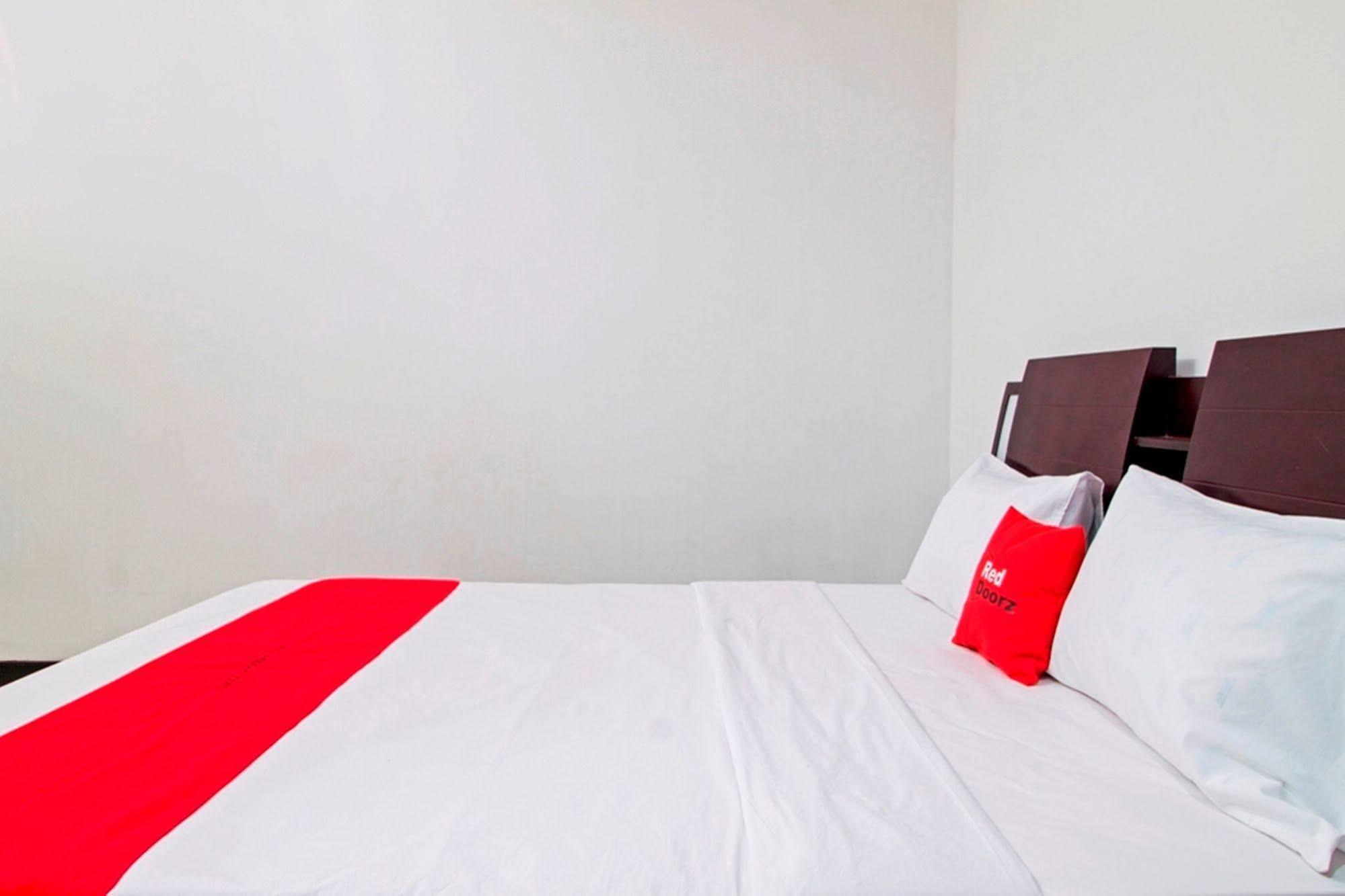 Hotel Reddoorz Near Itc Fatmawati à Cilandak  Extérieur photo